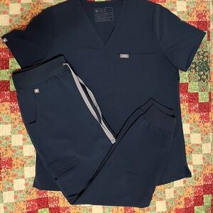 Figs scrub set in Dark Gray